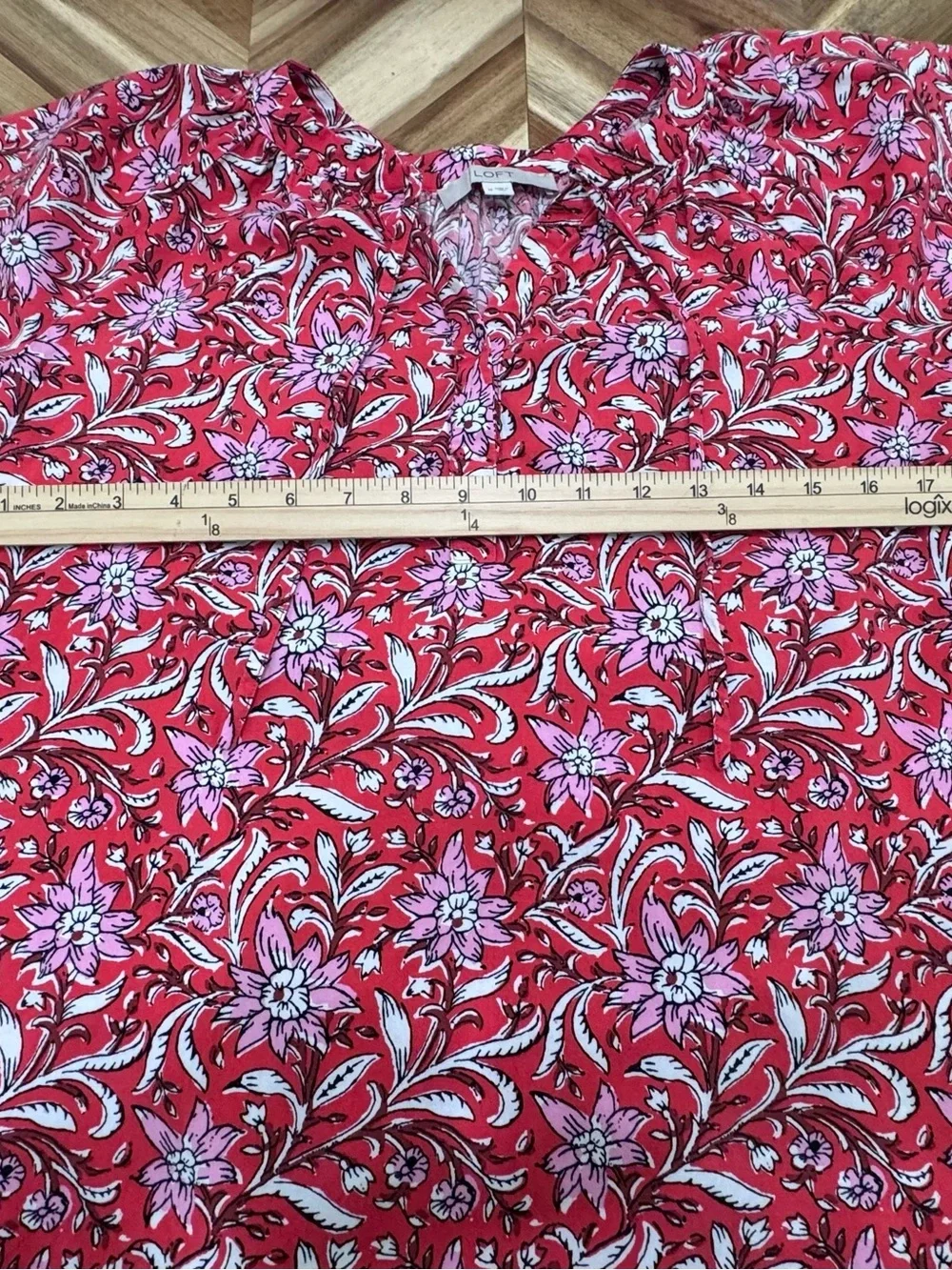 LOFT Women's Pink and Red Floral V-Neck Puff Sleeve Top